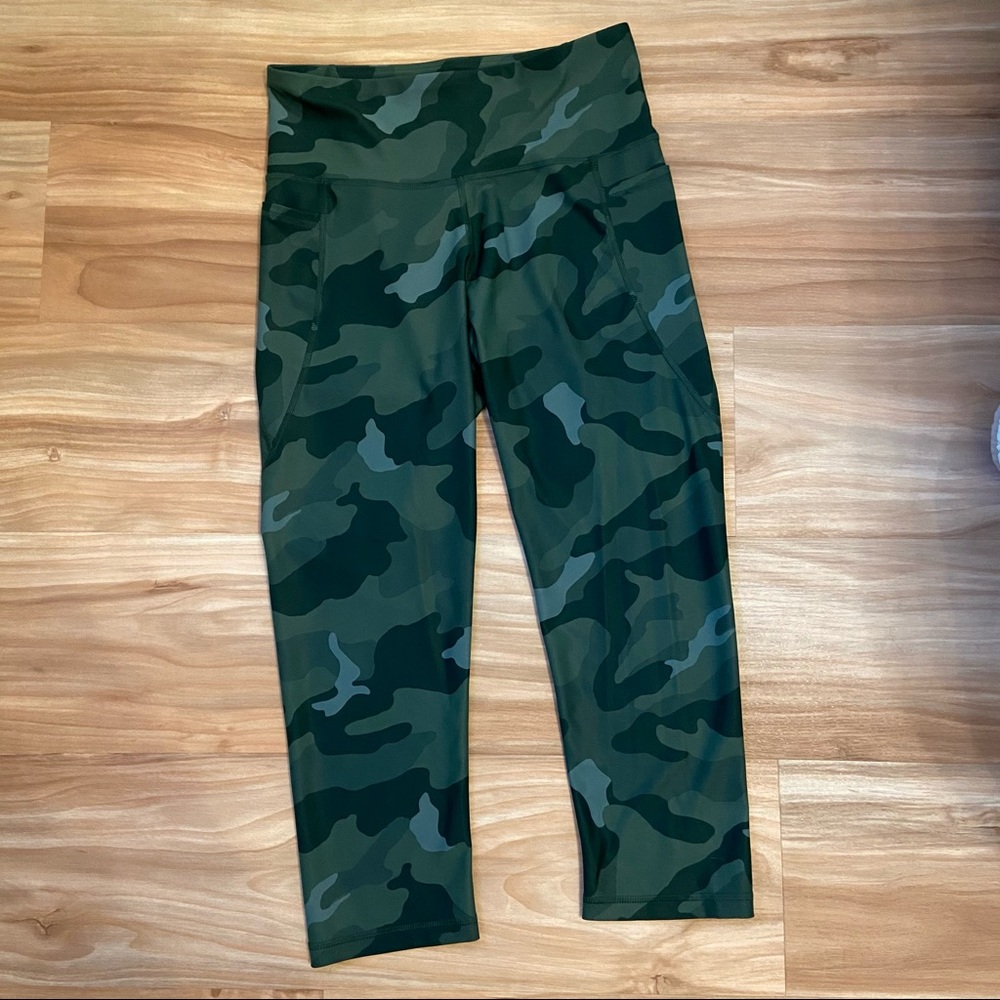 NWOT Camouflage 7/8 Leggings